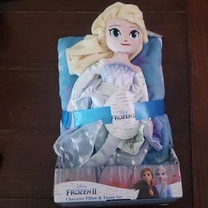 Frozen II Character Pillow & Throw Set